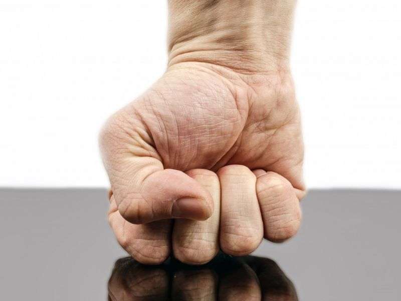 Arrendador enfadado porque le deben dinero por el alquiler